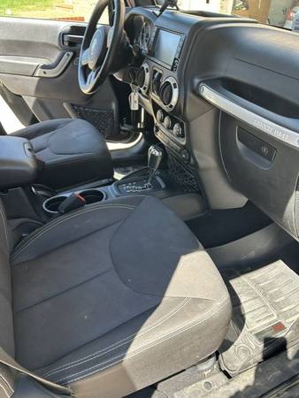 2015 Jeep Wrangler Sahara — photo 8