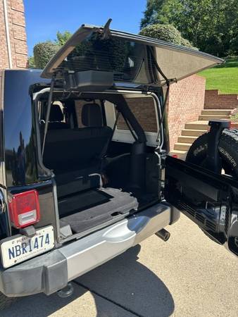 2015 Jeep Wrangler Sahara — photo 4