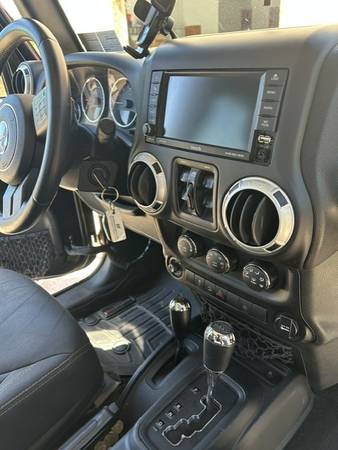 2015 Jeep Wrangler Sahara — photo 10