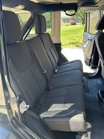 2015 Jeep Wrangler Sahara — photo 12