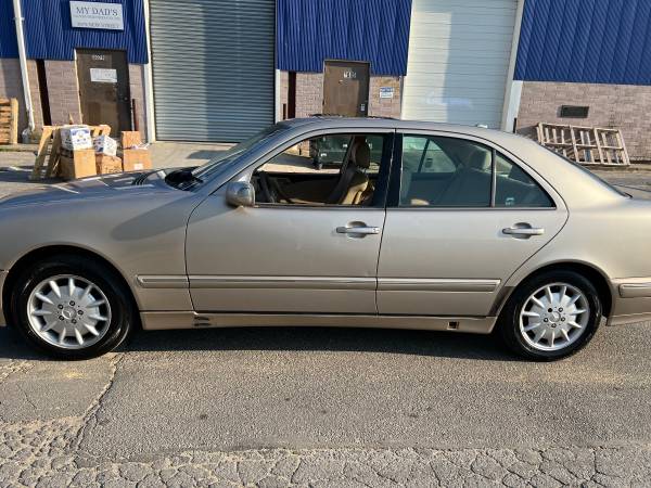 2000 Mercedes-Benz E320 And — photo 2