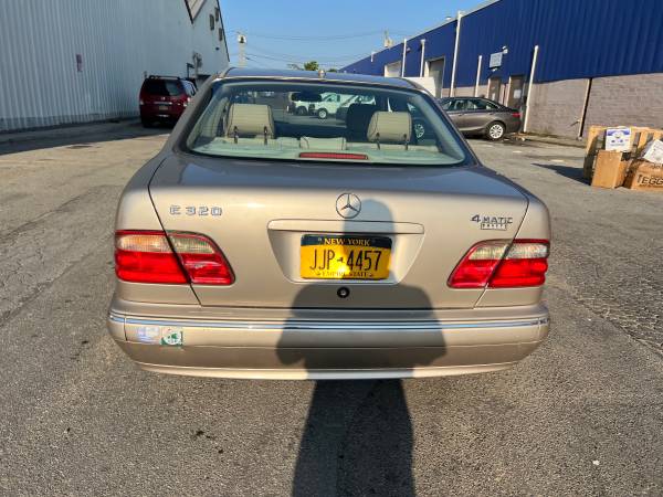 2000 Mercedes-Benz E320 And — photo 7