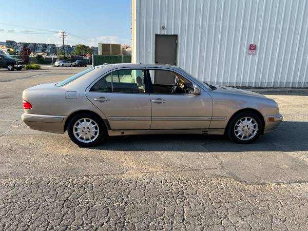 2000 Mercedes-Benz E320 And — photo 3