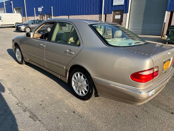 2000 Mercedes-Benz E320 And — photo 6