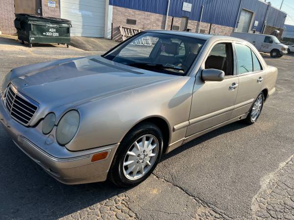 2000 Mercedes-Benz E320 And — photo 8