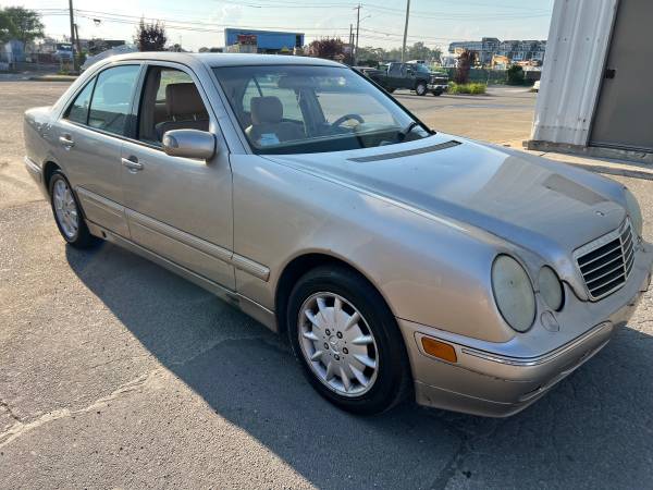 2000 Mercedes-Benz E320 And — photo 9
