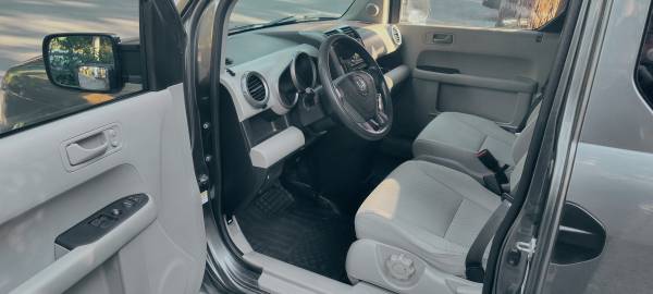 2011 Honda Element LX 4dr Front-wheel Drive Automatic — photo 2