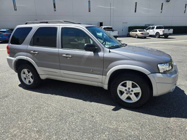 2007 Ford Escape Hybrid Base 4dr 4x4 CVT — photo 3