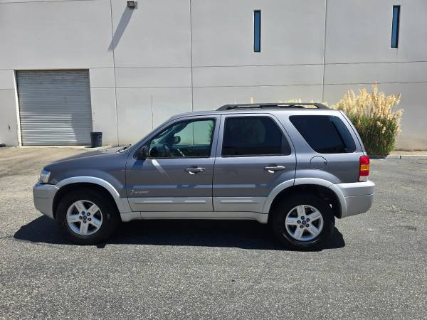 2007 Ford Escape Hybrid Base 4dr 4x4 CVT — photo 1