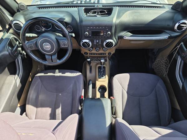 2014 Jeep Wrangler Sahara — photo 12