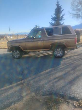 1985 Ford Bronco XLT 2dr 4WD SUV — photo 9