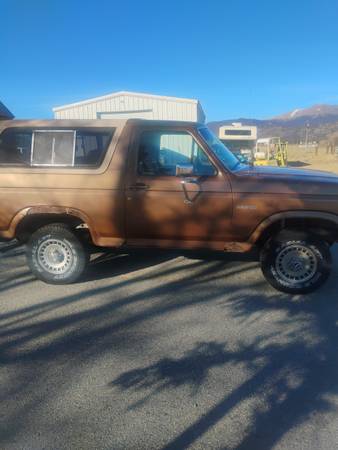 1985 Ford Bronco XLT 2dr 4WD SUV — photo 1