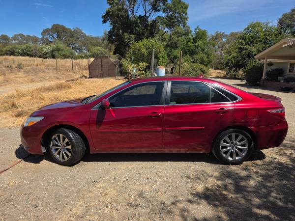 2016 Toyota Camry SE — photo 1