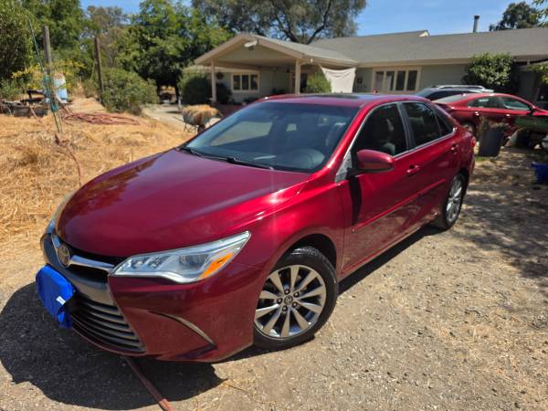 2016 Toyota Camry SE — photo 10