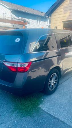 2011 Honda Odyssey EX-L Passenger Van Automatic — photo 4