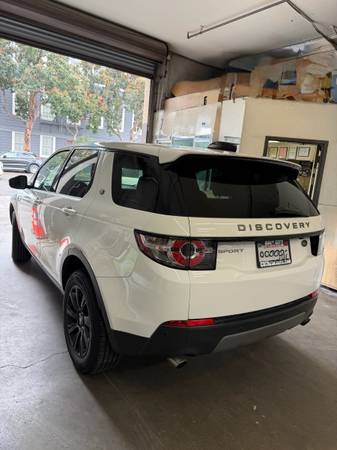 2019 Land Rover Discovery Sport SE 4dr 4x4 Automatic — photo 3