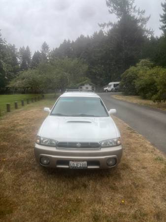 1999 Subaru Legacy 30th Ann. Outback Ltd. 4dr 4WD Wagon Automatic — photo 2