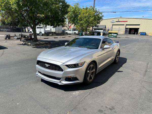 2015 Ford Mustang V6 2dr Fastback Manual — photo 6
