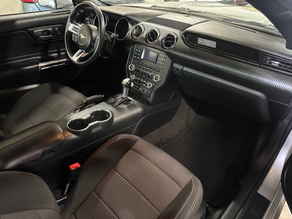 2015 Ford Mustang V6 2dr Fastback Manual — photo 9