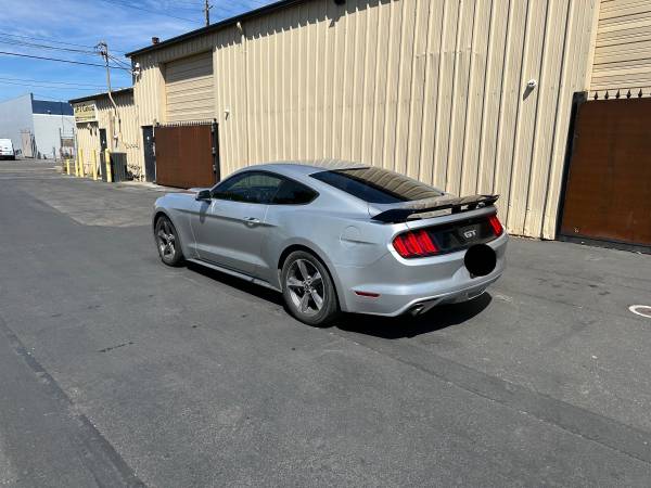 2015 Ford Mustang V6 2dr Fastback Manual — photo 7