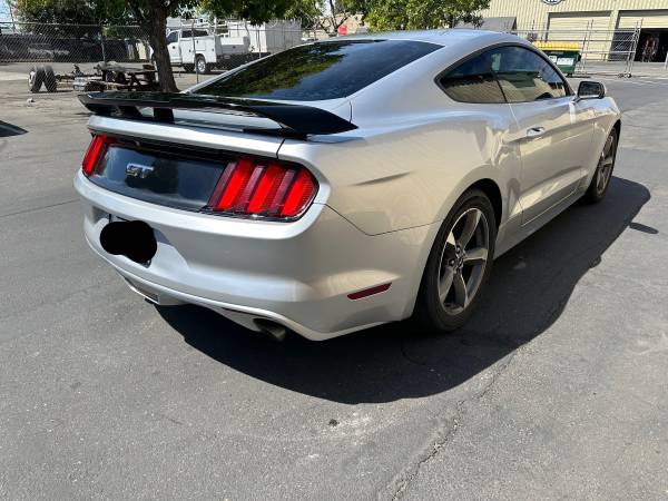 2015 Ford Mustang V6 2dr Fastback Manual — photo 8