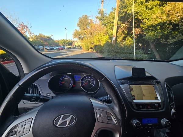 2012 Hyundai Tucson Limited 4dr Front-wheel Drive Automatic — photo 4