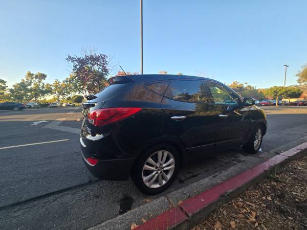 2012 Hyundai Tucson Limited 4dr Front-wheel Drive Automatic — photo 2