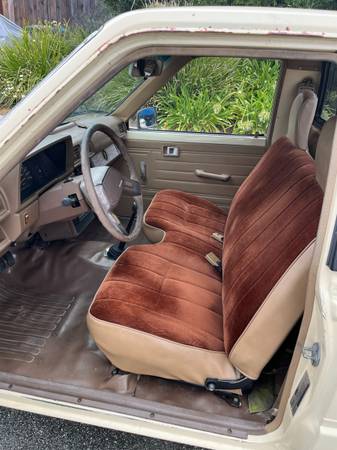 1987 Toyota Truck — photo 3