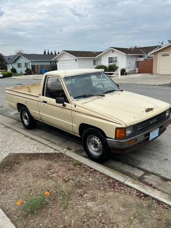 1987 Toyota Truck — photo 2