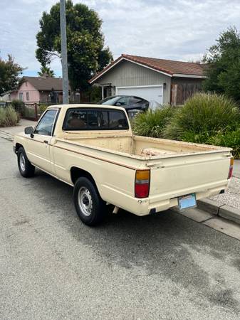 1987 Toyota Truck — photo 4
