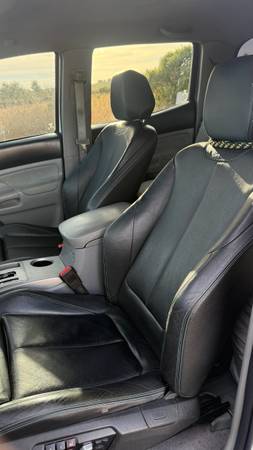 2010 Toyota Tacoma Base 4x4 Regular Cab 110 in. WB Manual — photo 11