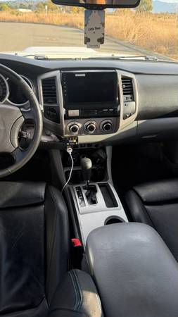 2010 Toyota Tacoma Base 4x4 Regular Cab 110 in. WB Manual — photo 12