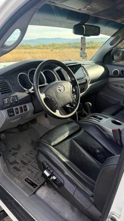 2010 Toyota Tacoma Base 4x4 Regular Cab 110 in. WB Manual — photo 9