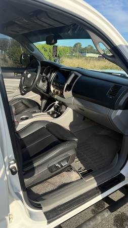 2010 Toyota Tacoma Base 4x4 Regular Cab 110 in. WB Manual — photo 10
