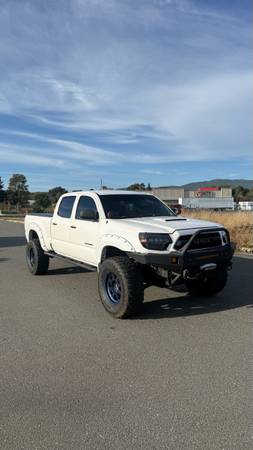 2010 Toyota Tacoma Base 4x4 Regular Cab 110 in. WB Manual — photo 2