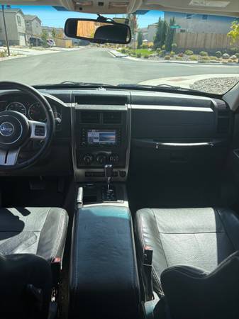 2012 Jeep Liberty Limited Jet Edition 4dr 4x2 Automatic — photo 5
