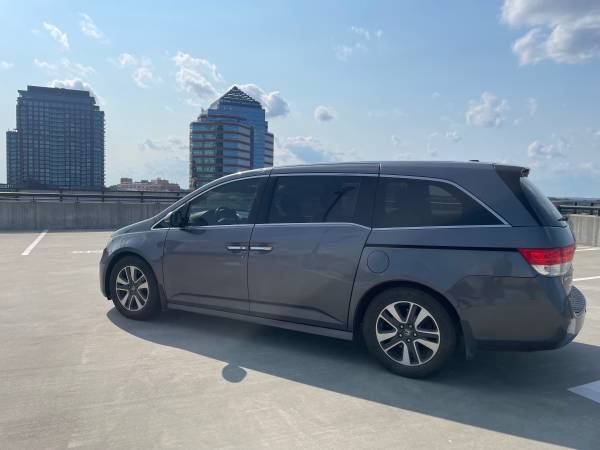 2014 Honda Odyssey Touring Elite Passenger Van Automatic — photo 2
