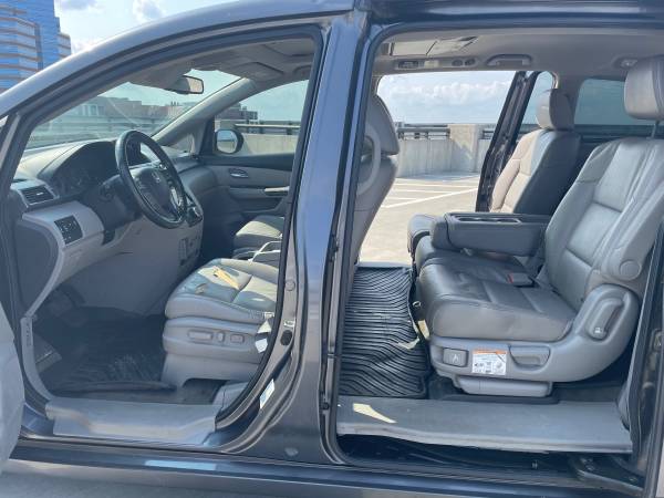 2014 Honda Odyssey Touring Elite Passenger Van Automatic — photo 8