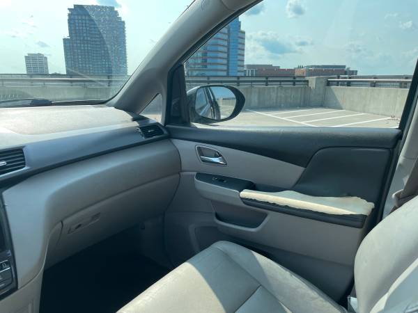 2014 Honda Odyssey Touring Elite Passenger Van Automatic — photo 12