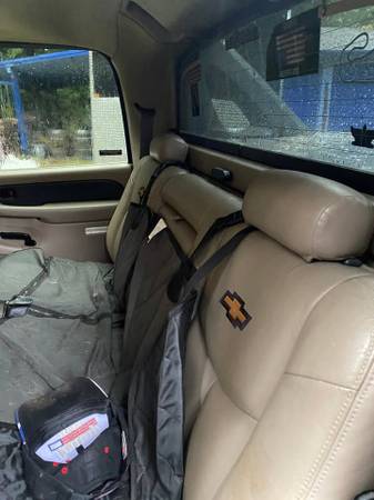 2002 Chevrolet Avalanche 2500 Base 4x2 Automatic — photo 4