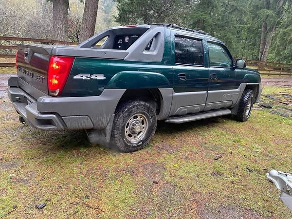 2002 Chevrolet Avalanche 2500 Base 4x2 Automatic — photo 2