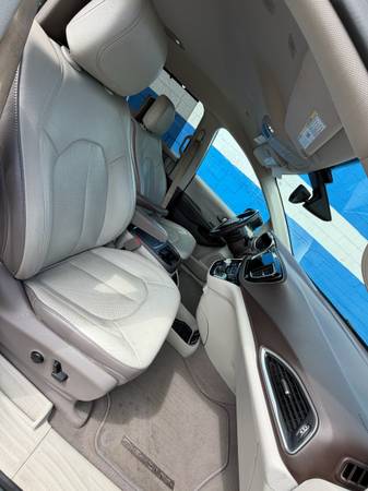 2018 Chrysler Pacifica Touring L Front-wheel Drive Passenger Van Automatic — photo 5
