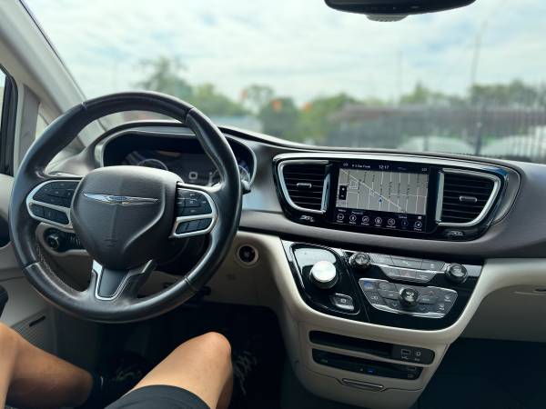 2018 Chrysler Pacifica Touring L Front-wheel Drive Passenger Van Automatic — photo 8