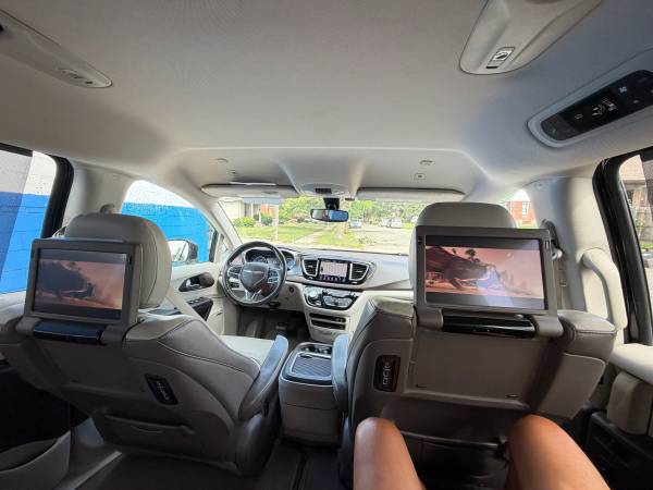 2018 Chrysler Pacifica Touring L Front-wheel Drive Passenger Van Automatic — photo 11