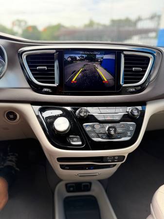 2018 Chrysler Pacifica Touring L Front-wheel Drive Passenger Van Automatic — photo 9
