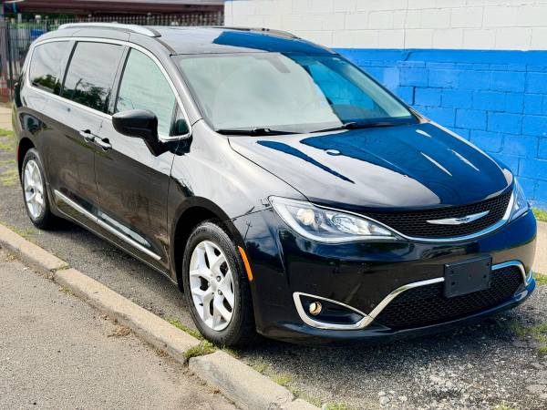2018 Chrysler Pacifica Touring L Front-wheel Drive Passenger Van Automatic — photo 2
