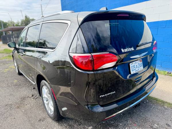 2018 Chrysler Pacifica Touring L Front-wheel Drive Passenger Van Automatic — photo 12
