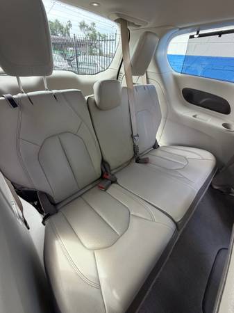 2018 Chrysler Pacifica Touring L Front-wheel Drive Passenger Van Automatic — photo 7