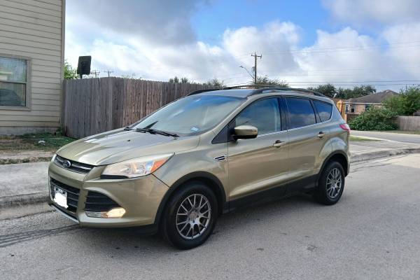 2013 Ford Escape SE 4dr 4x4 Automatic — photo 2