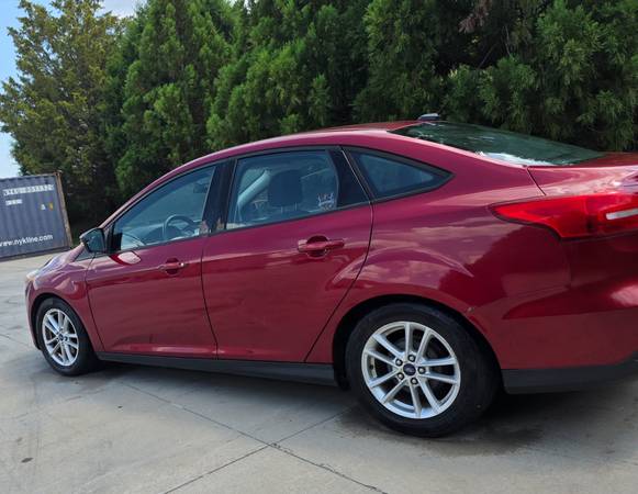 2016 Ford Focus SE 4dr Hatchback Manual — photo 10